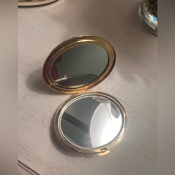 Vintage compact pink and gold mirror - Picture 3 of 3